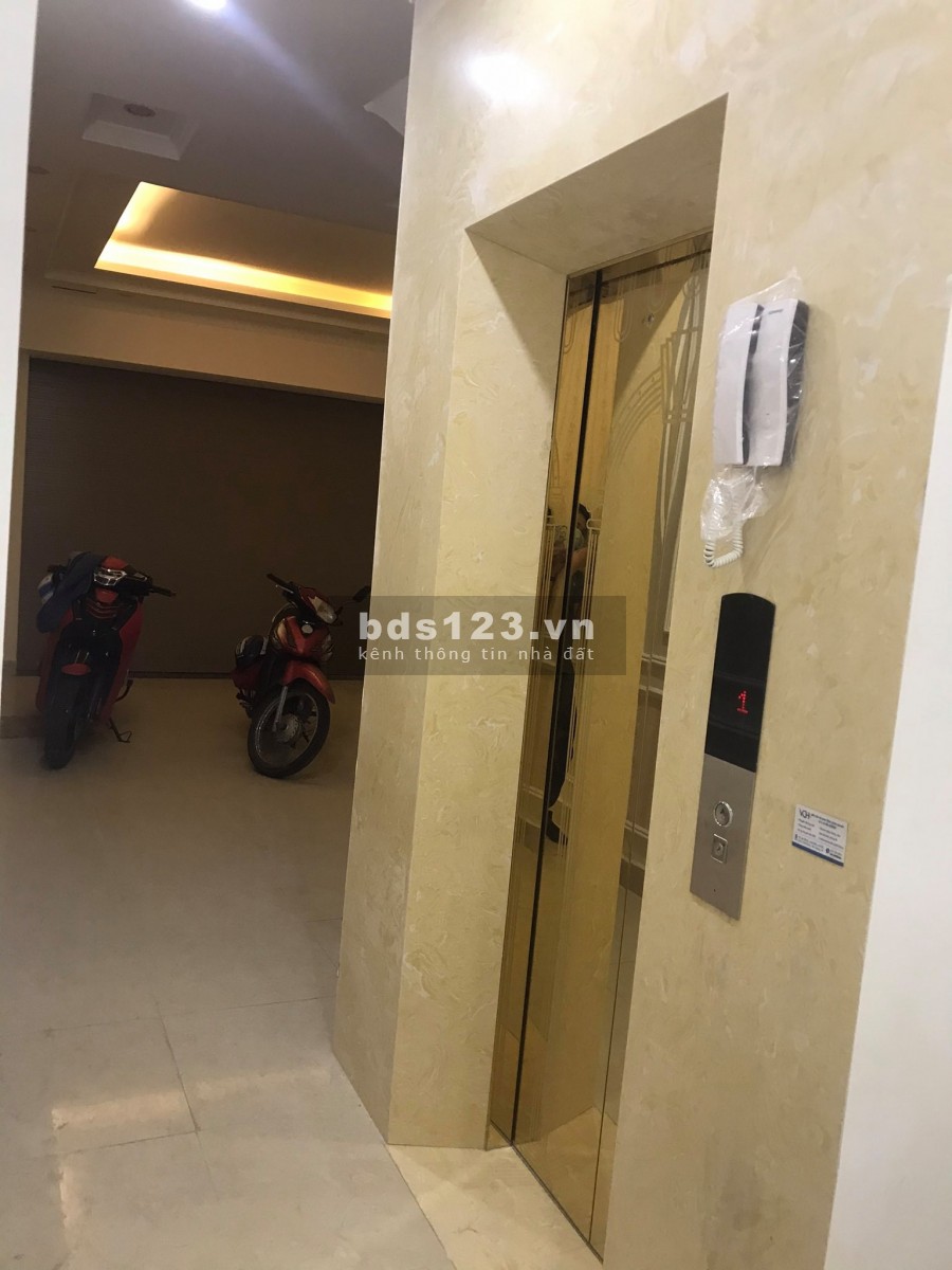 Lâm Du Bồ Đề. Nhà Lô Góc gara thang máy Nhật, kinh doanh, đúc 6 tầng giá 10.5 tỷ.