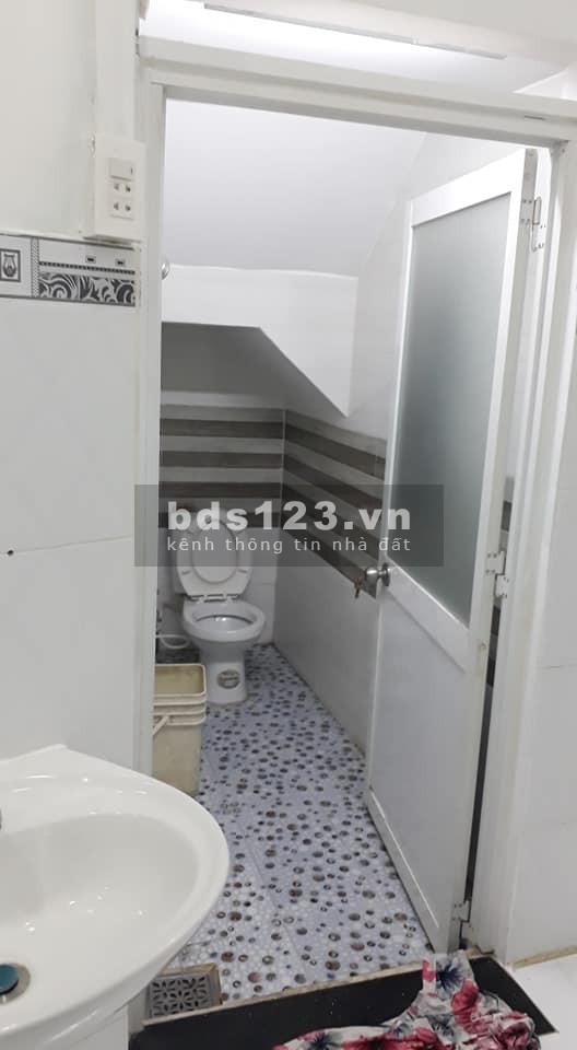Bán nhà chính chủ nguyên căn hẻm xe hơi Quận 6, dt 42m2, pháp lí sạch