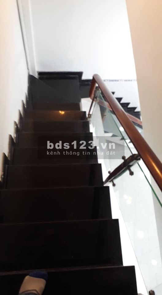 Bán nhà chính chủ nguyên căn hẻm xe hơi Quận 6, dt 42m2, pháp lí sạch
