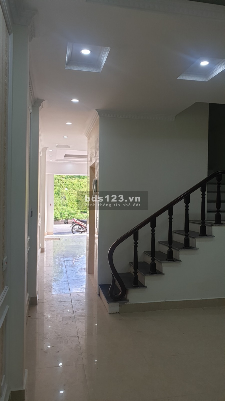 Lâm Du Bồ Đề. Nhà Lô Góc gara thang máy Nhật, kinh doanh, đúc 6 tầng giá 10.5 tỷ.