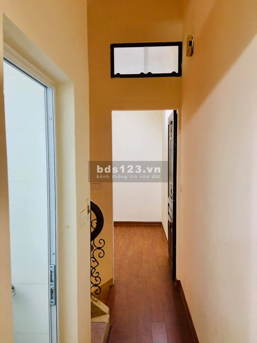 E cần bán nhà Cầu Giấy Ô TÔ vào nhà chỉ chưa tới 95tr/m2