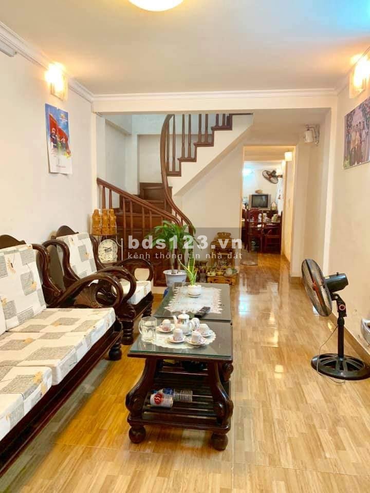 Vị trí đẹp, bán đất trong phố Yên Lạc, Quận Hai Bà Trưng, Oto đỗ cửa 57m2 5,8 tỷ