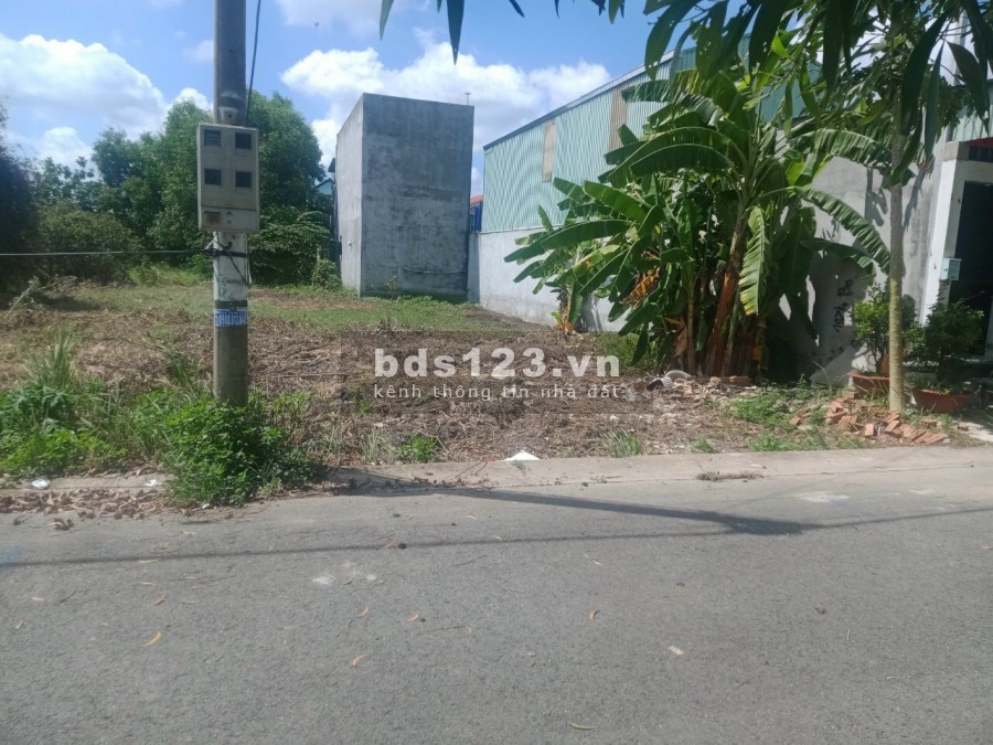 Bán đất giá 1tỷ 350 triệu /1 lô, gần trường học, khu công nghiệp, sổ hồng riêng