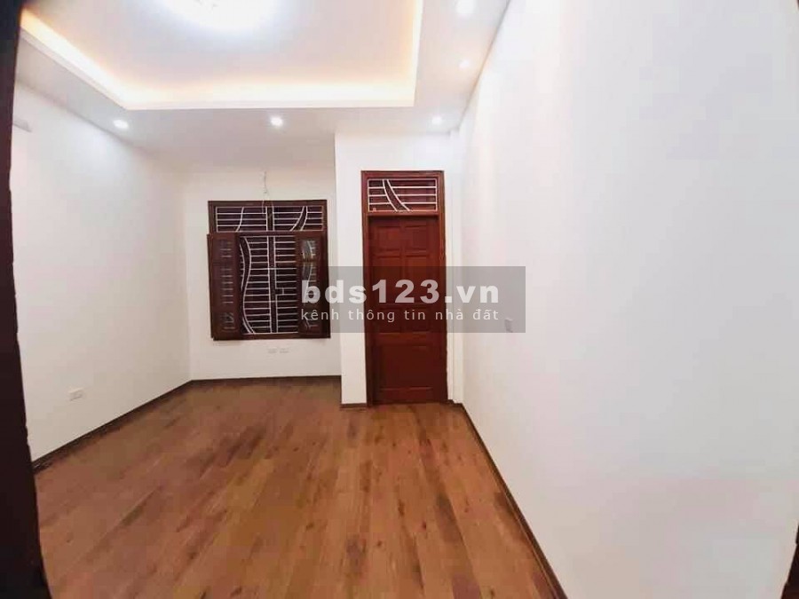 Bán nhà Ngọc Lâm, ô tô đổ cổng, gần chợ, ở sướng, dt 40m, 4 tầng, mt 5m chỉ 3,2tỷ