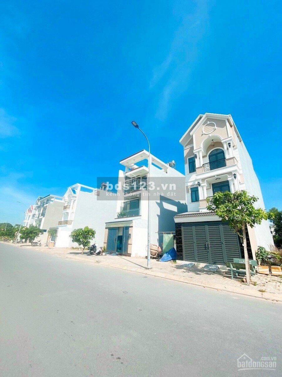 Bán Gấp Lô đất nền 90m2 sổ hồng sẵn xây dựng tự do mặt tiền 16m KDC Phạm Văn Hai giá tốt