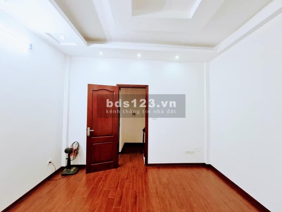 Trương Định 30m2, đúc 5 tầng bê tông, mt 4.4, giá 3.4 tỷ Hai Bà Trưng nhà mới, ngõ thông, ô tô