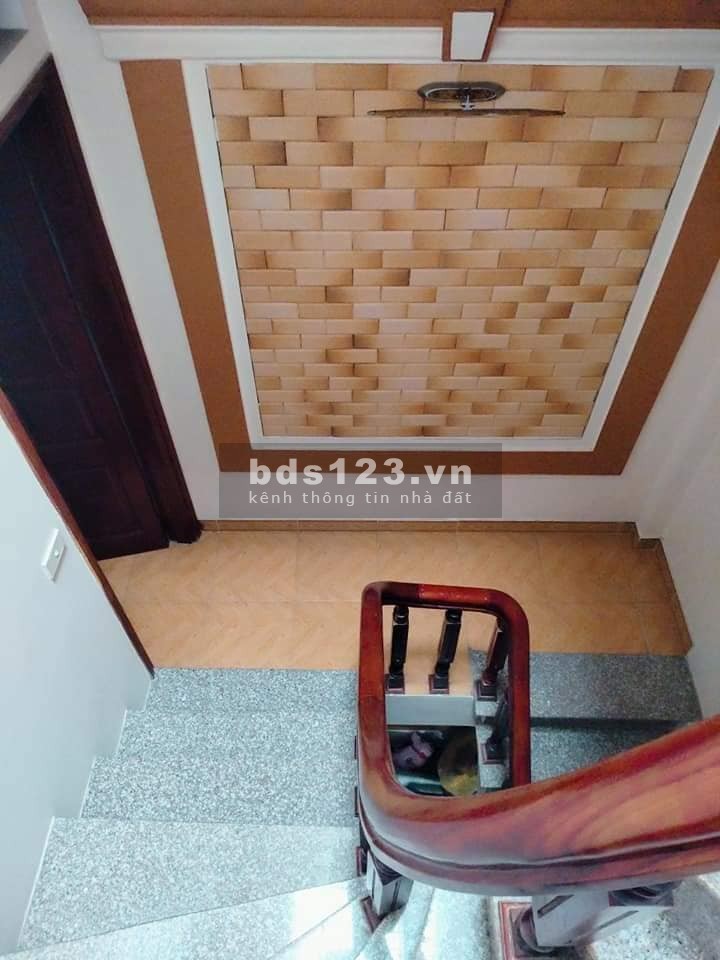 Bán nhà phố Nguyễn Khang, an sinh đỉnh, diện tích 35m2, giá 4.2 tỷ