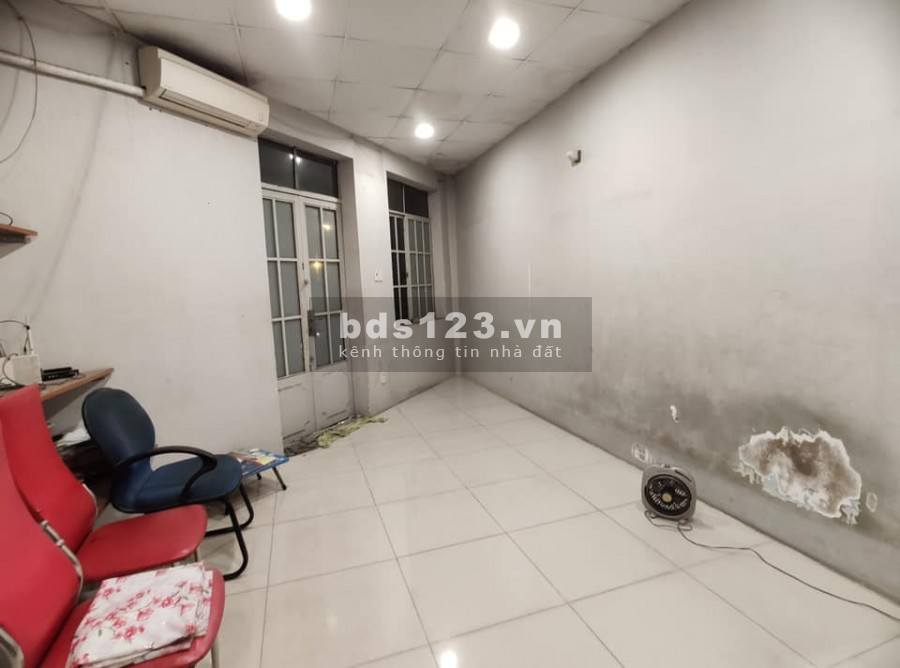 Nhà mặt tiền 8m Nguyễn Văn Linh, Quận 7, giá chỉ 8.65 tỷ, 3 tầng, nón Sơn đang thuê dài hạn