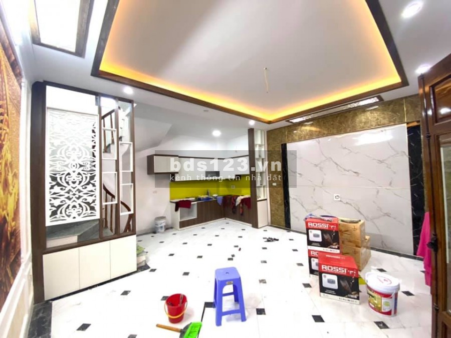 Bán nhà Trương Định, Nhà mới cứng. 40m x 5 tầng. 3,5 tỷ có thương lượng sâu