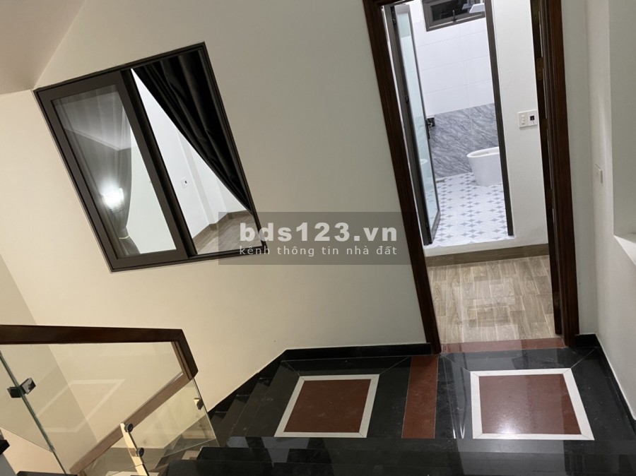 Bán nhà phố Nguyễn Hữu Cầu, ph Ngọc Châu, TP HD, 3 tầng, 137m2, sân vườn, chỉ 3.25 tỷ