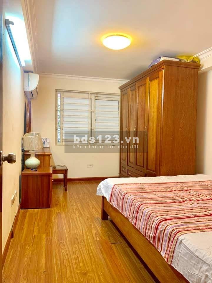 Vị trí đẹp, bán đất trong phố Yên Lạc, Quận Hai Bà Trưng, Oto đỗ cửa 57m2 5,8 tỷ