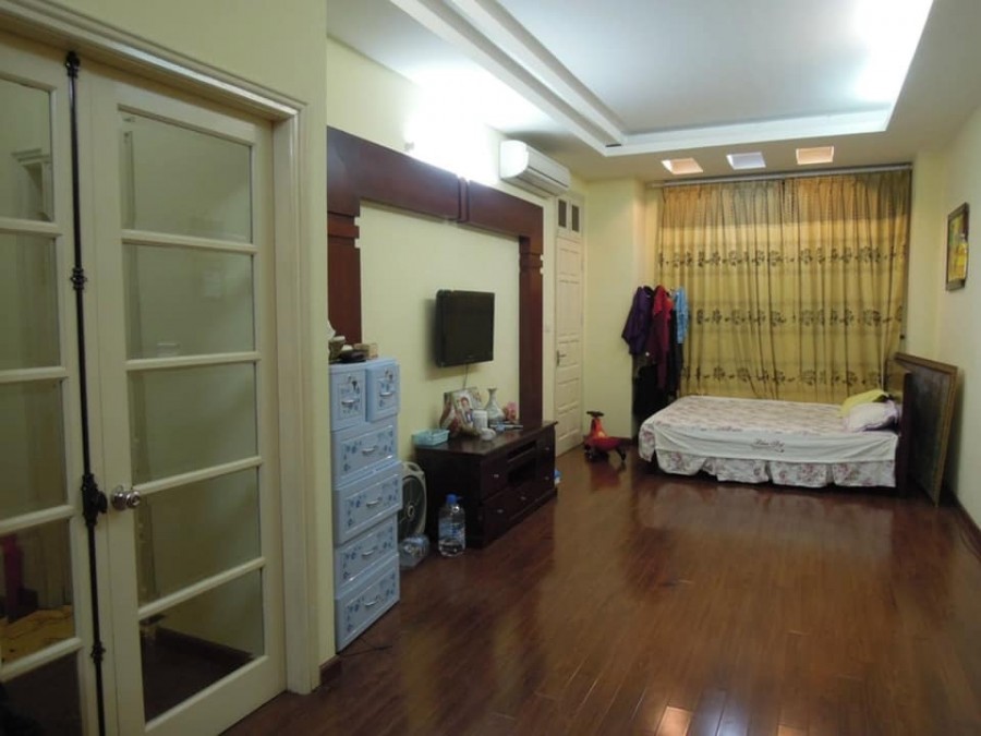 Quá đẹp! Nhà Nguyễn Khánh Toàn, 75m2, 4 tầng, Phân Lô, ô tô sát nhà