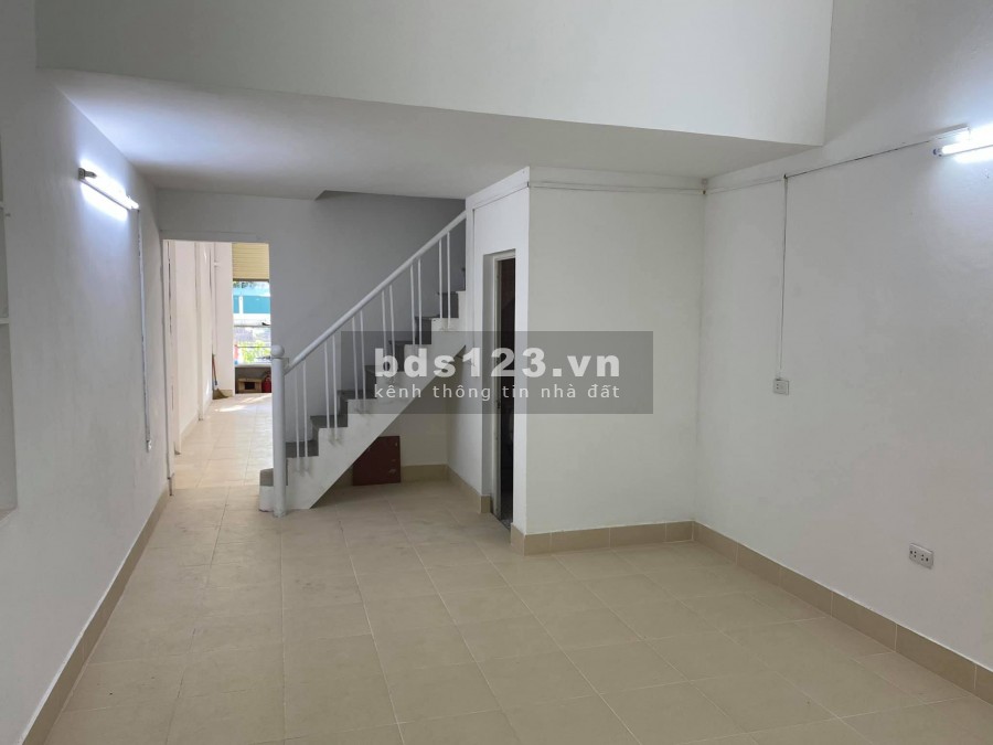 Bán nhà Mặt Phố Bờ Sông Sét, Kinh doanh ác liệt, Vỉa hè cực rộng giá 13.2 tỷ