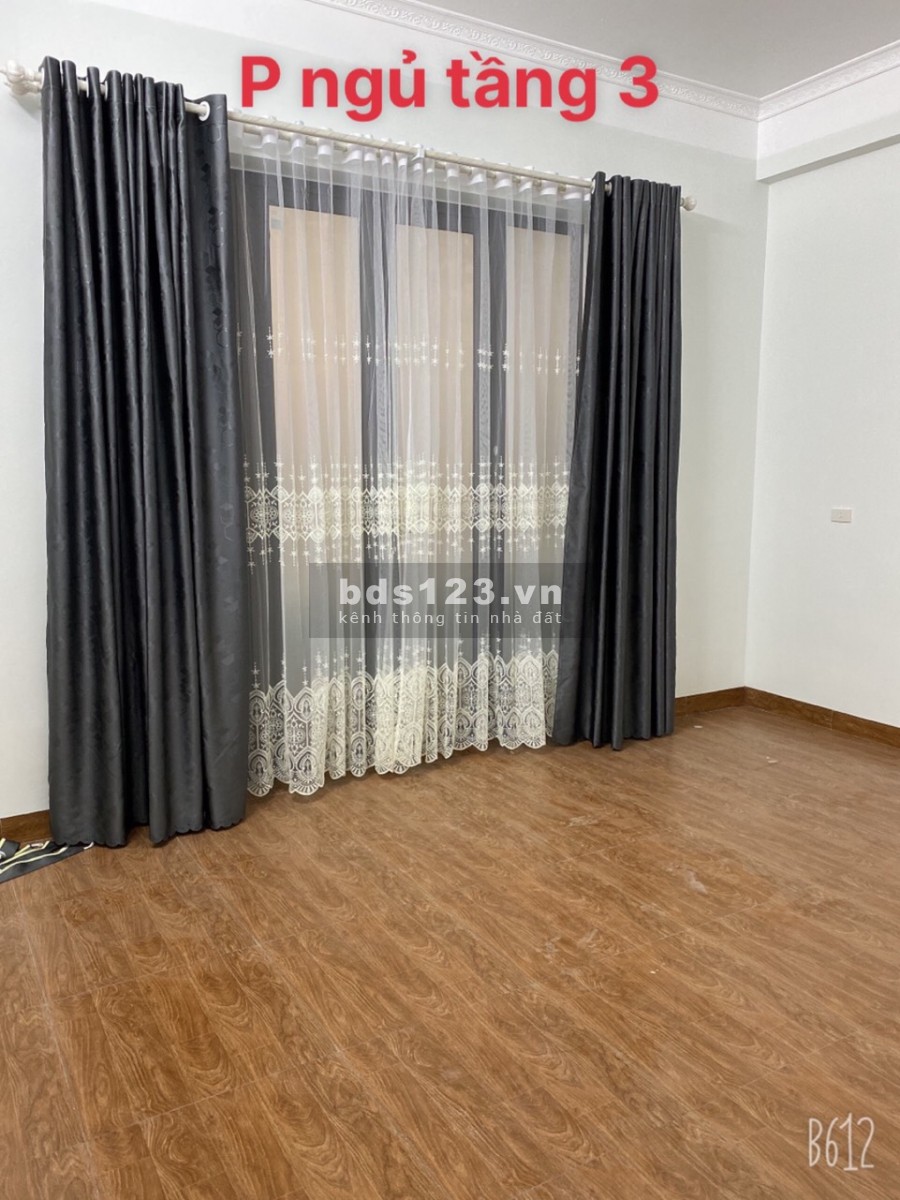 Bán nhà phố Nguyễn Hữu Cầu, ph Ngọc Châu, TP HD, 3 tầng, 137m2, sân vườn, chỉ 3.25 tỷ