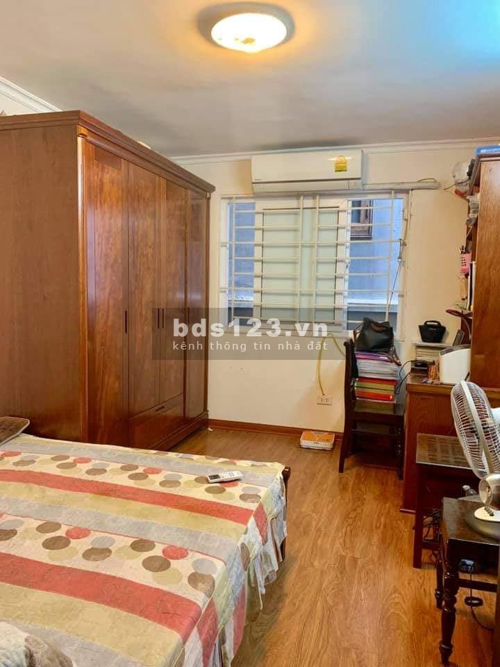 Vị trí đẹp, bán đất trong phố Yên Lạc, Quận Hai Bà Trưng, Oto đỗ cửa 57m2 5,8 tỷ