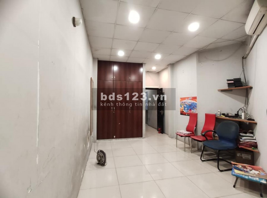 Nhà mặt tiền 8m Nguyễn Văn Linh, Quận 7, giá chỉ 8.65 tỷ, 3 tầng, nón Sơn đang thuê dài hạn