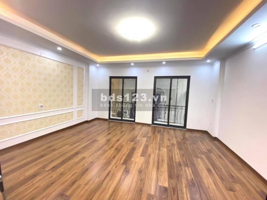 Bán nhà Trương Định, Nhà mới cứng. 40m x 5 tầng. 3,5 tỷ có thương lượng sâu
