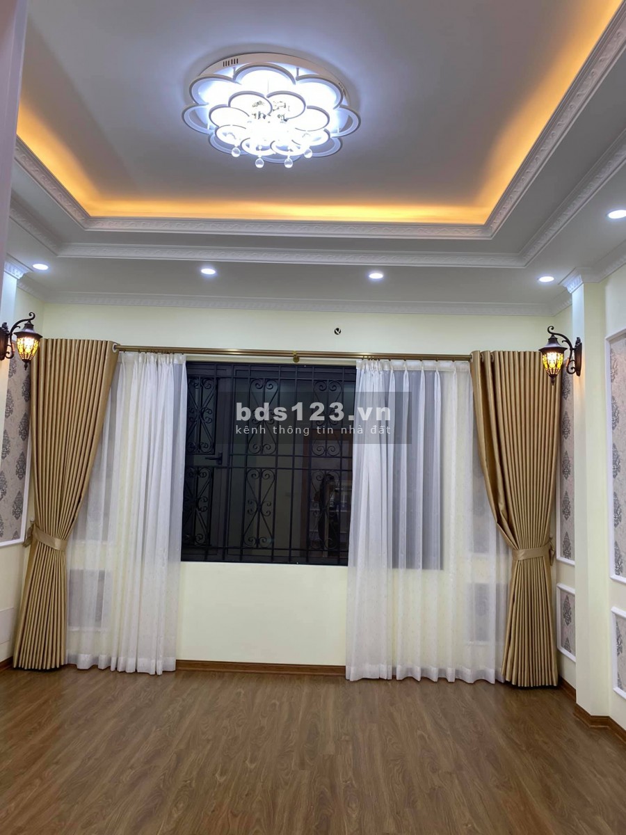 Bán nhà Nguyễn Sơn 49m2, 4 tầng, ô tô qua cửa, mặt tiền rộng, giá 4.45 tỷ
