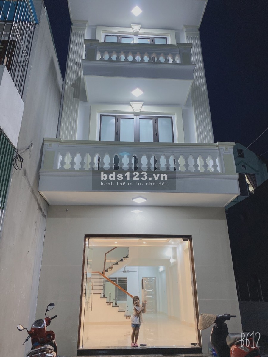 Bán nhà phố Nguyễn Hữu Cầu, ph Ngọc Châu, TP HD, 3 tầng, 137m2, sân vườn, chỉ 3.25 tỷ