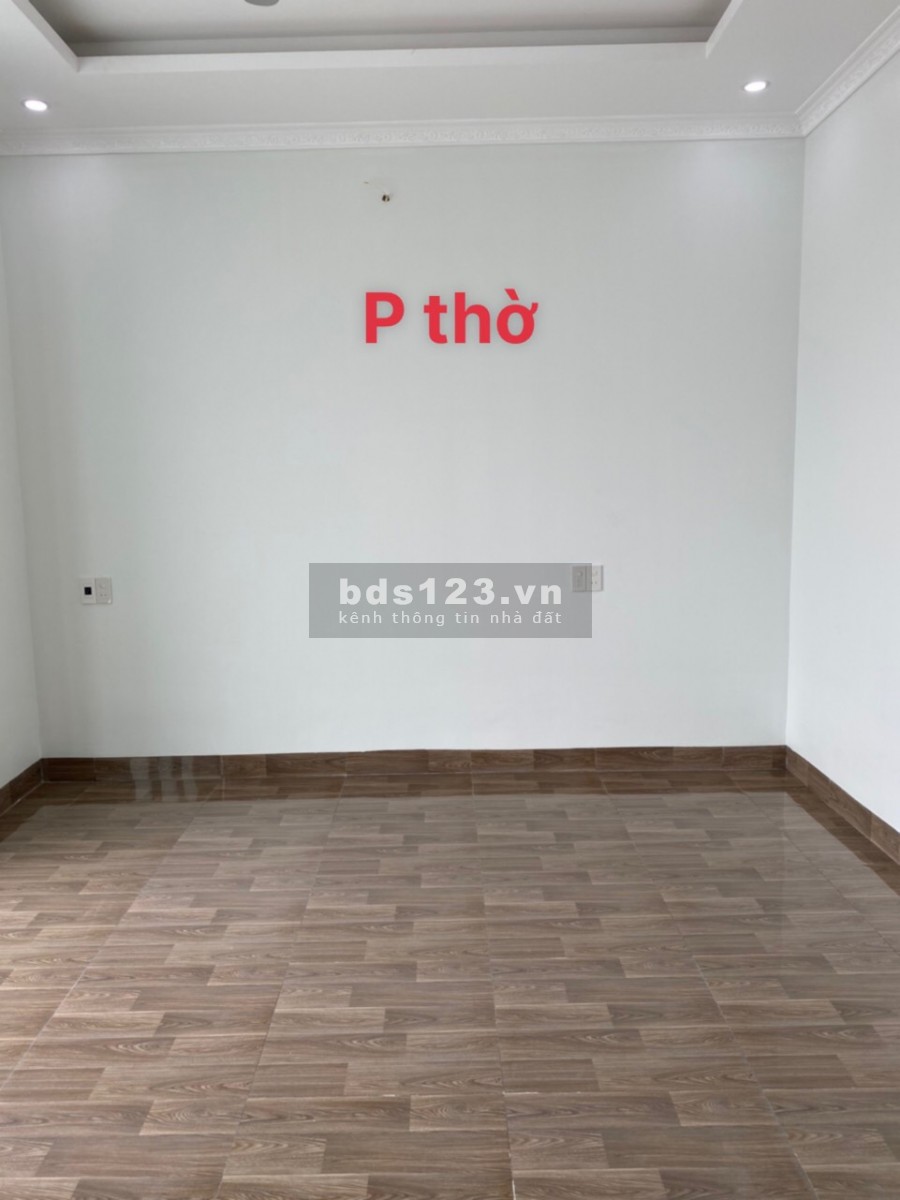 Bán nhà phố Nguyễn Hữu Cầu, ph Ngọc Châu, TP HD, 3 tầng, 137m2, sân vườn, chỉ 3.25 tỷ