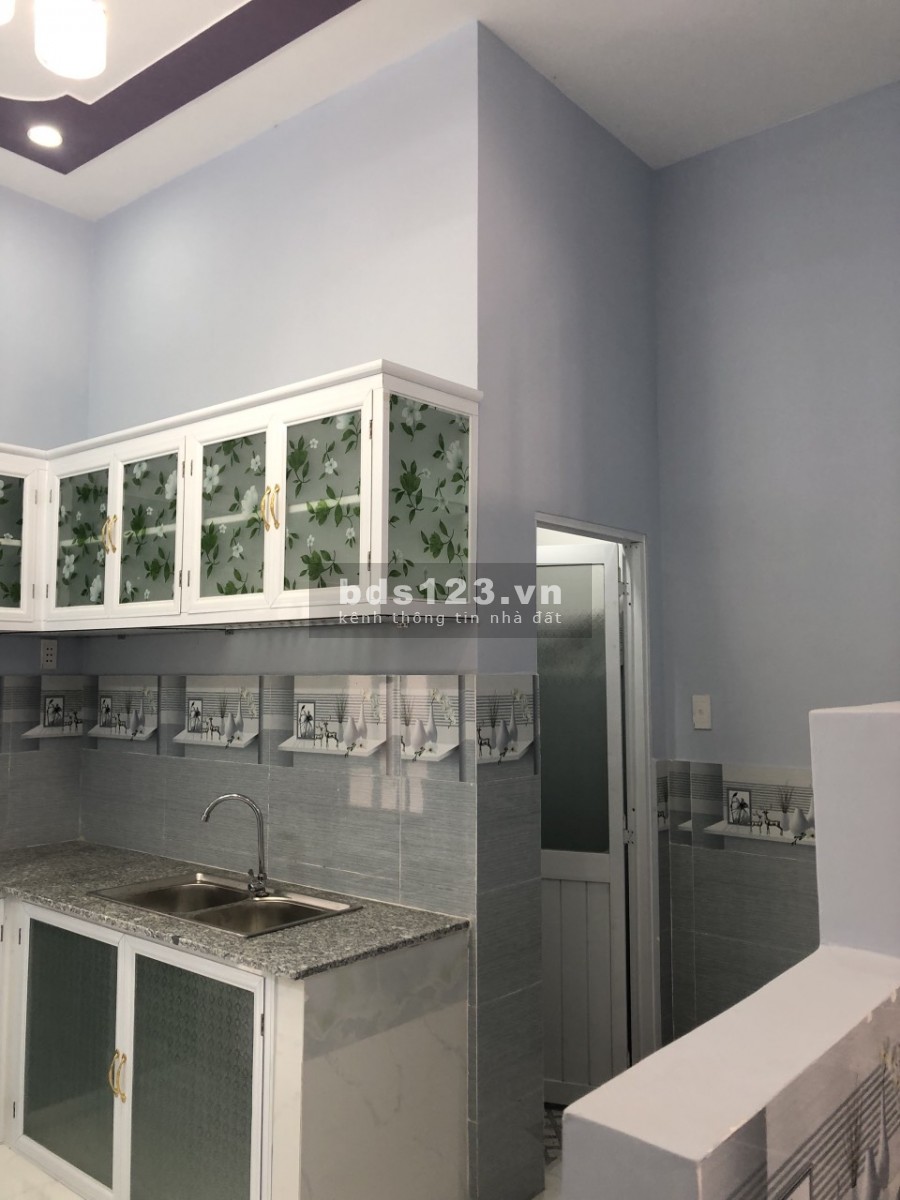Bán nhà 1 trệt 1 lầu hẻm xe tải, giá 1.37 tỷ, khu dân cư, lhcc