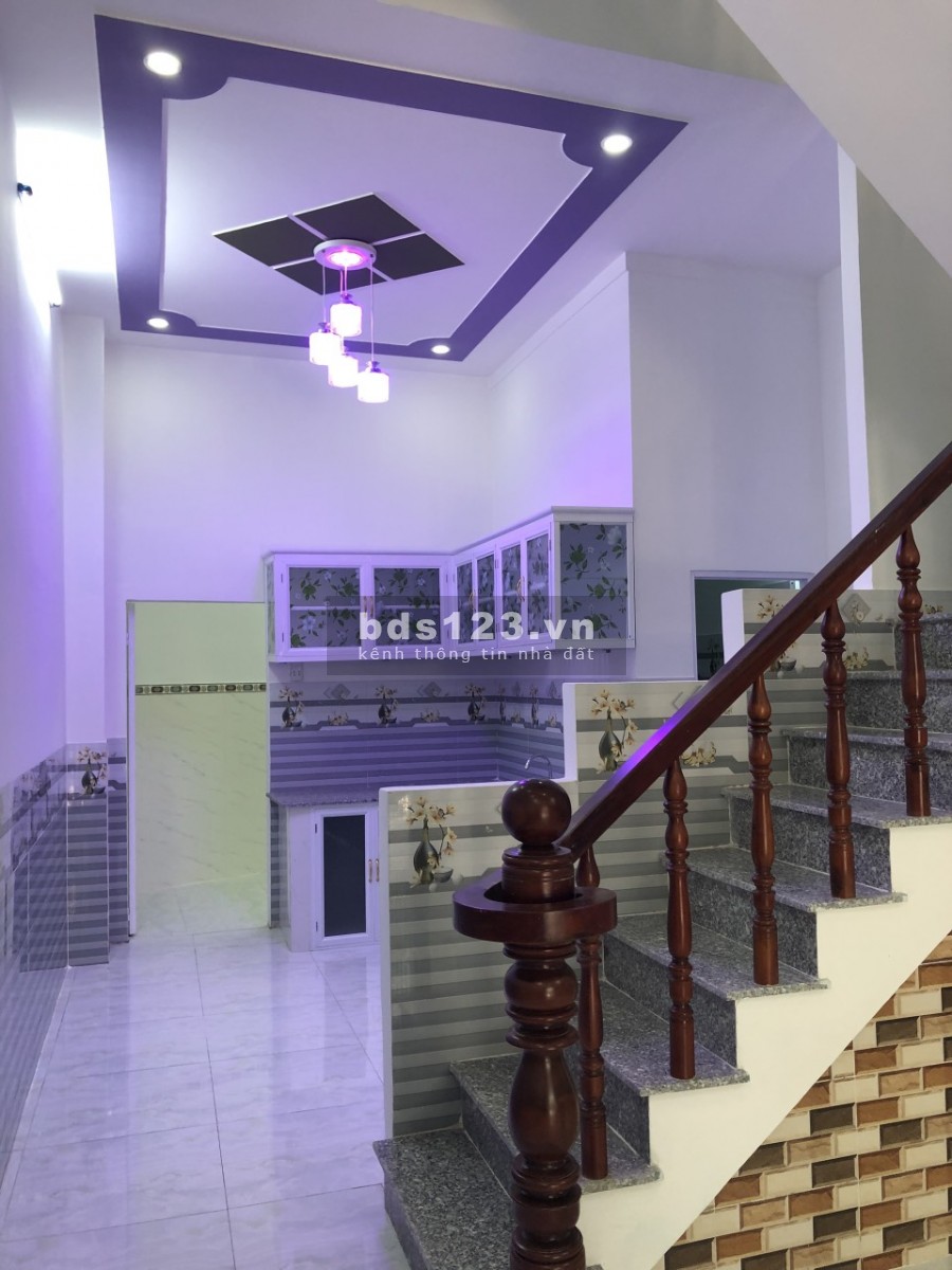 Bán nhà 1 trệt 1 lầu hẻm xe tải, giá 1.37 tỷ, khu dân cư, lhcc