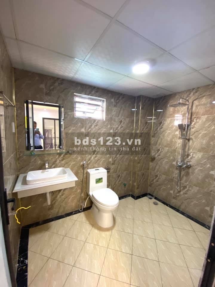 Bán nhà Trương Định, Nhà mới cứng. 40m x 5 tầng. 3,5 tỷ có thương lượng sâu