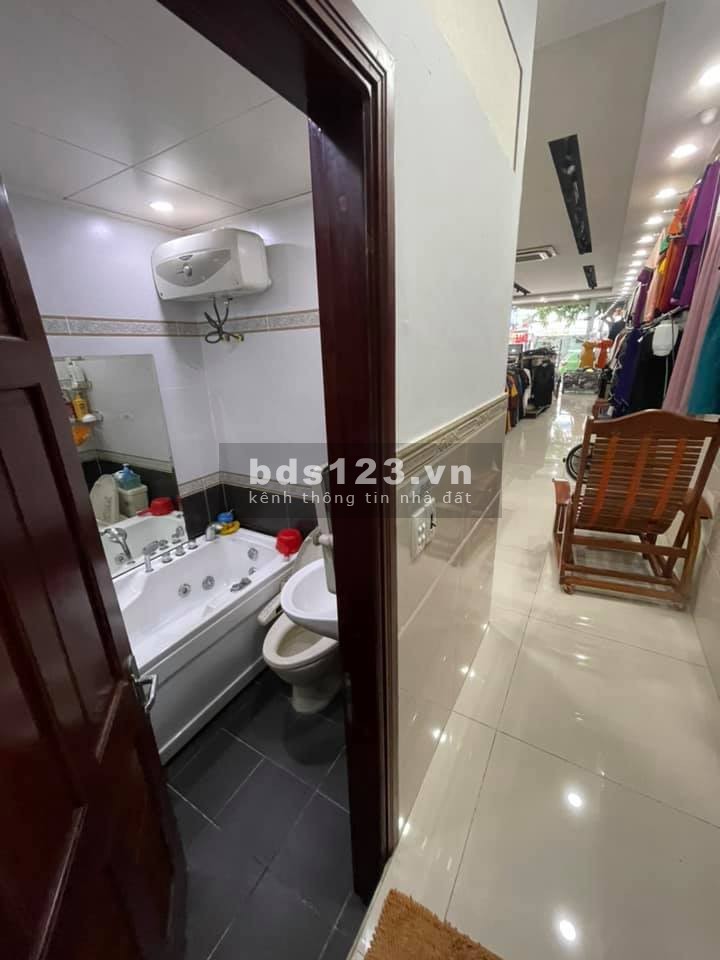 Nhà mặt tiền Lý Phục Man 4.25x30, phường Bình Thuận, Quận 7