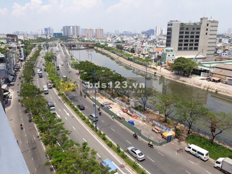 Studio đầy đủ nội thất, mặt tiền đường Võ Văn Kiệt Q5, diện tích 35m2