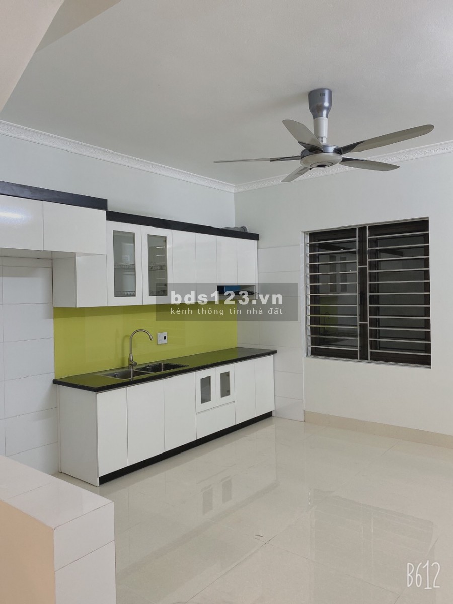 Bán nhà phố Nguyễn Hữu Cầu, ph Ngọc Châu, TP HD, 3 tầng, 137m2, sân vườn, chỉ 3.25 tỷ