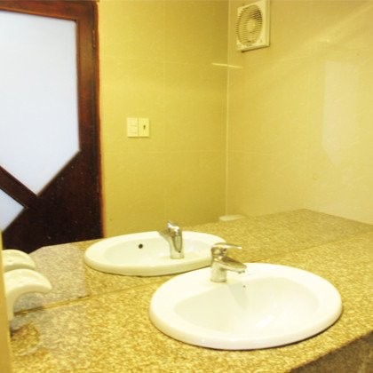 Studio đầy đủ nội thất, mặt tiền đường Võ Văn Kiệt Q5, diện tích 35m2