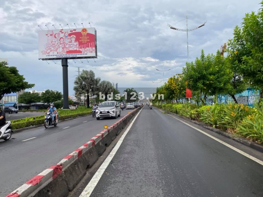 Nhà mặt tiền 8m Nguyễn Văn Linh, Quận 7, giá chỉ 8.65 tỷ, 3 tầng, nón Sơn đang thuê dài hạn