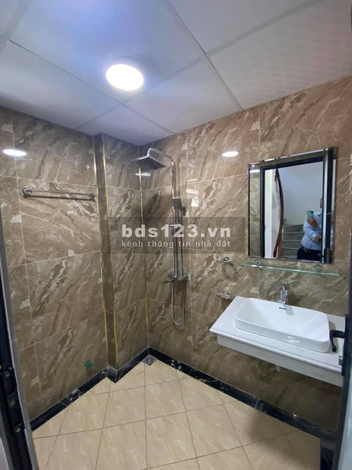 Bán nhà Trương Định, Nhà mới cứng. 40m x 5 tầng. 3,5 tỷ có thương lượng sâu