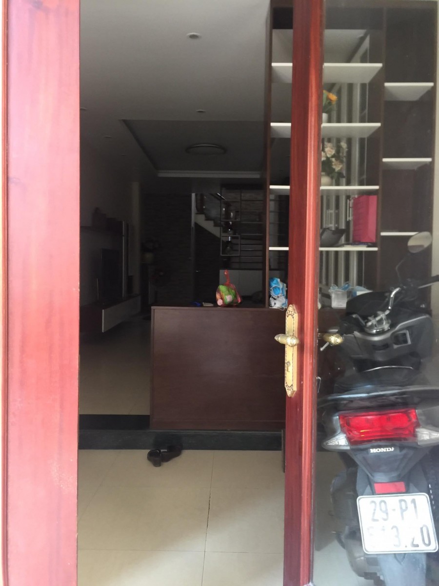 Cần bán nhà, DT 52m, 5T, MT 3.8m, giá 5.8 tỷ, Lạc Long Quân, Tây Hồ.