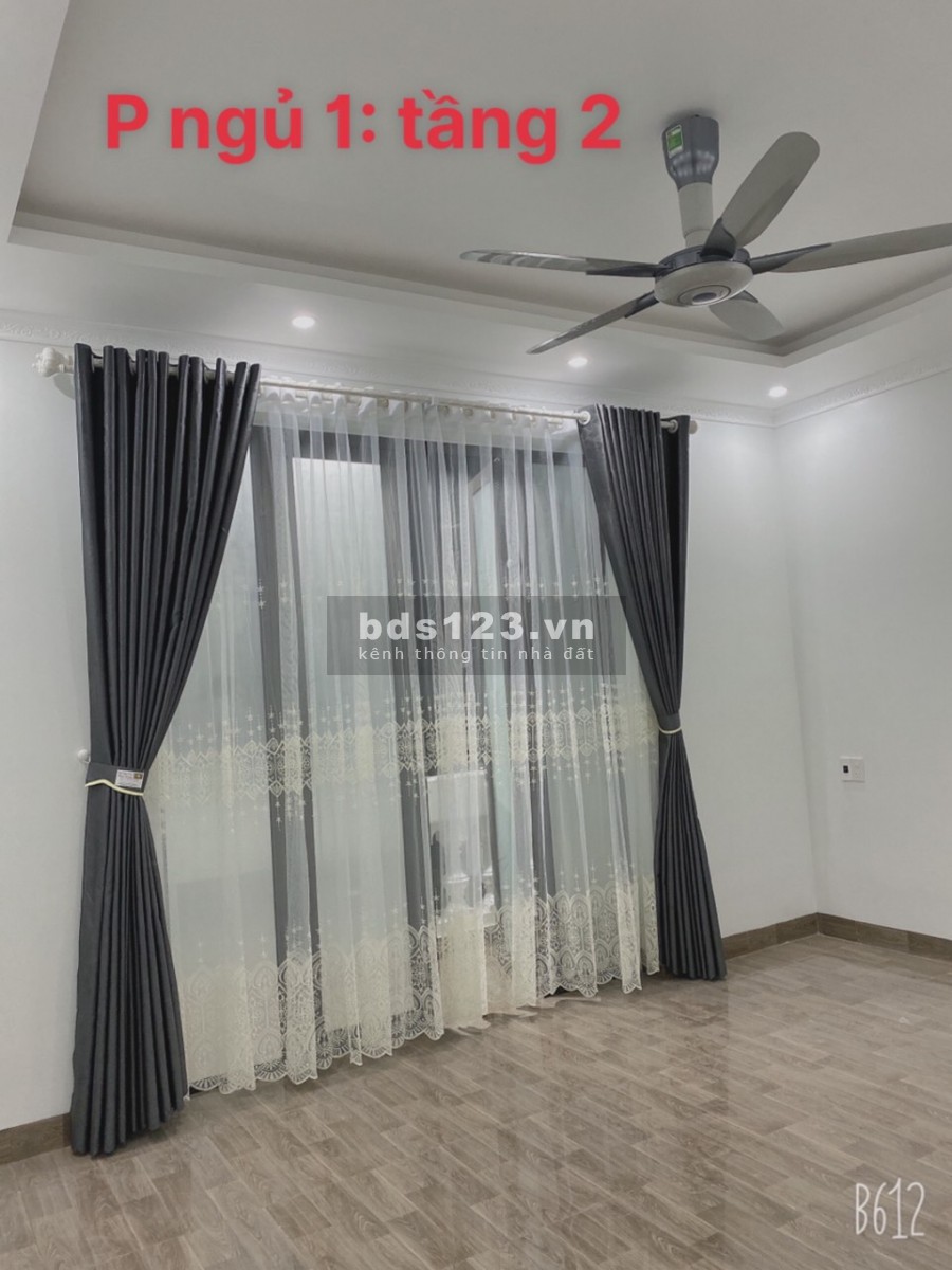 Bán nhà phố Nguyễn Hữu Cầu, ph Ngọc Châu, TP HD, 3 tầng, 137m2, sân vườn, chỉ 3.25 tỷ