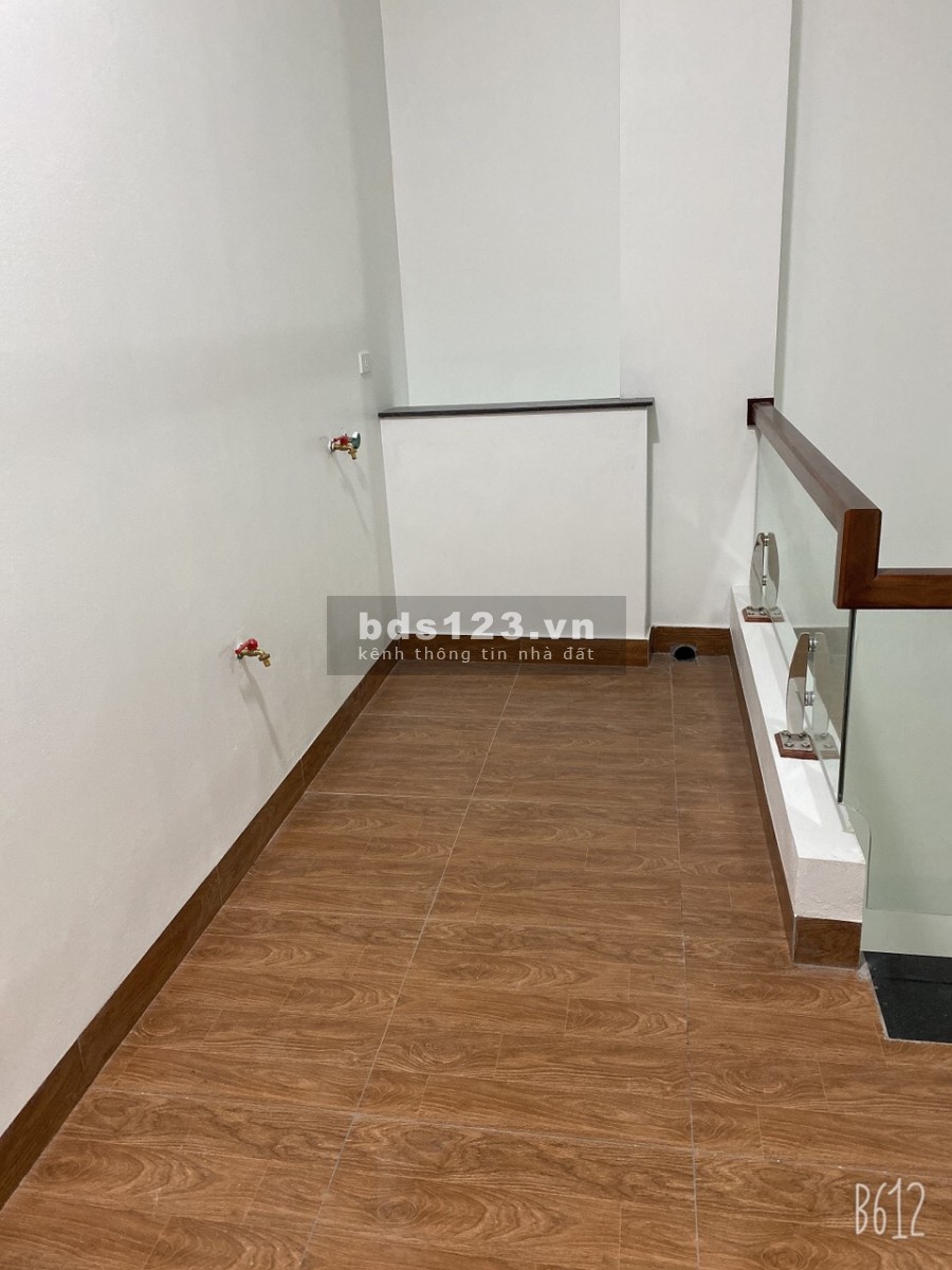 Bán nhà phố Nguyễn Hữu Cầu, ph Ngọc Châu, TP HD, 3 tầng, 137m2, sân vườn, chỉ 3.25 tỷ