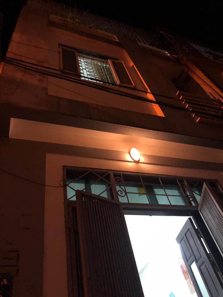 Bán nhà ngõ 169 Hoàng Mai gần hồ Đền Lừ, DT 51m2*4T, MT 4m, sổ đỏ cc, Giá 3,95 tỷ. LH Thanh 0977686830
