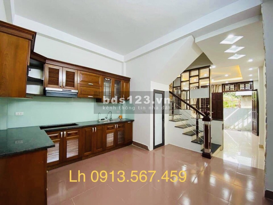 Nhà dân tự xây độc lập gần phố 40m2 x 4 tầng, mặt tiền 4m, giá 3.25 tỷ