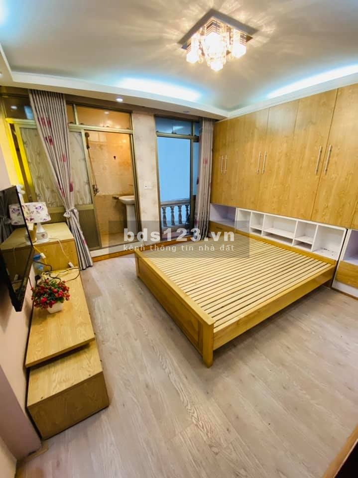 Bán nhà ngay ngã tư Sở diện tích 39m2, giá bán 3 tỷ, sẵn sàng giao dịch