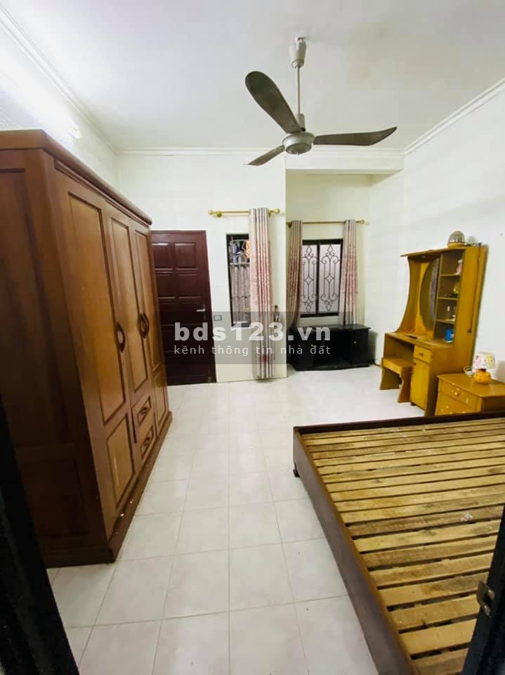 Bán nhà ngay ngã tư Sở diện tích 39m2, giá bán 3 tỷ, sẵn sàng giao dịch