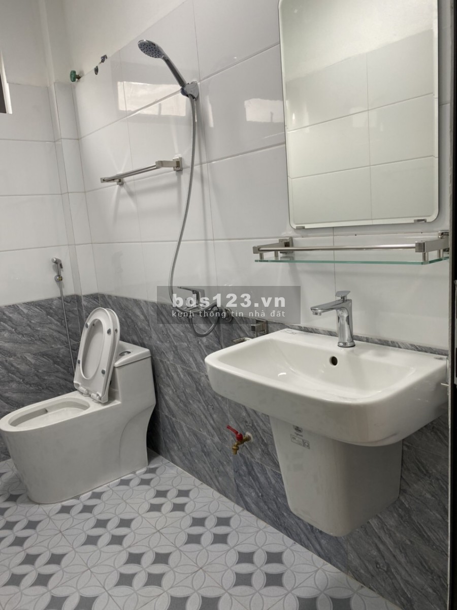 Bán nhà phố Nguyễn Hữu Cầu, ph Ngọc Châu, TP HD, 3 tầng, 137m2, sân vườn, chỉ 3.25 tỷ