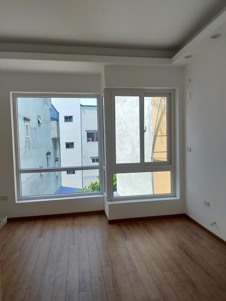 Bán nhà đường Cổ Linh, diện tích 47m2, 3 tầng đúc, giá 3.75 tỷ, lhcc