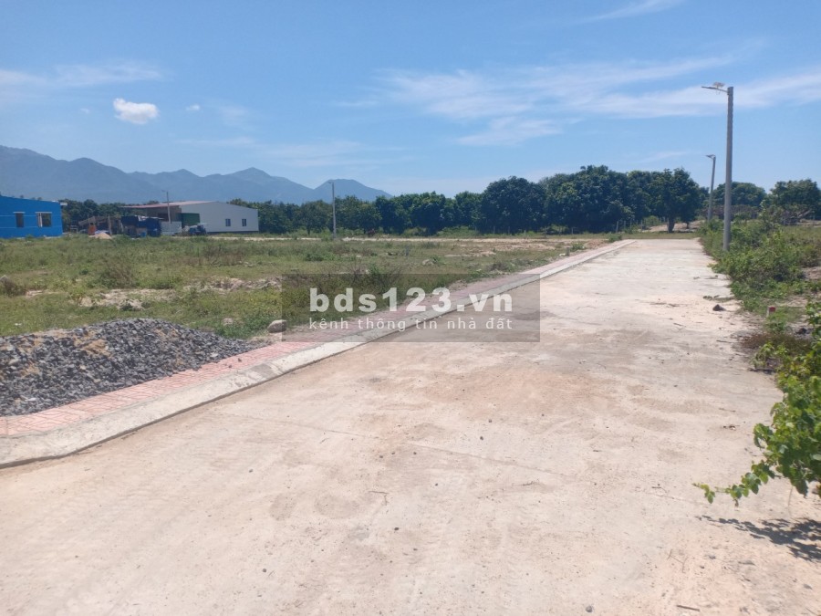 Cơ hội đầu tư 2 mt trung tâm Cam Lâm, đường bê tông rộng 13m, chỉ 7.8 triệu/m2