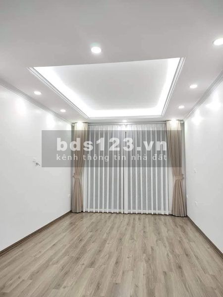 Bán nhà Hoàng Cầu 3 phòng ngủ, diện tích 170m2, giá bán 4.6 tỷ, thương lượng