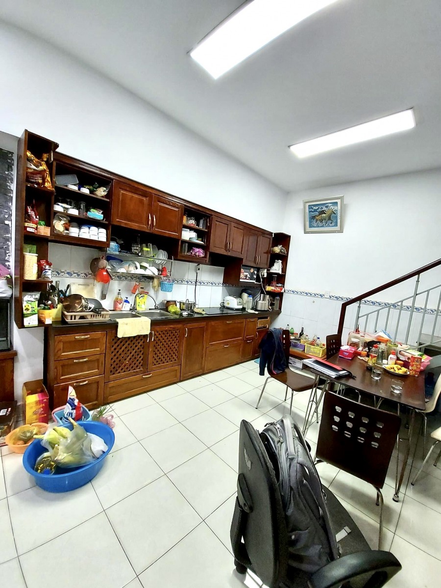 Bán nhà Lạc Long Quân, Tân Bình nội thất lung linh, chỉ 5 tỷ1, diện tích 50m2