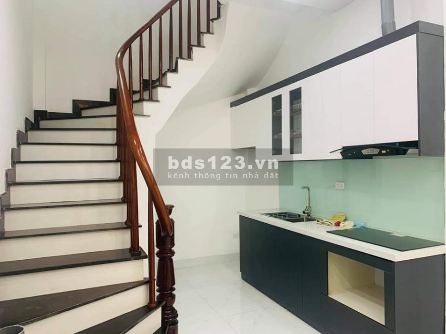 Bán nhà Nguyễn khánh Toàn, Cầu Giấy dt 31m2 xây 5 tầng, mới tinh, ở ngay giá 3.35 tỷ
