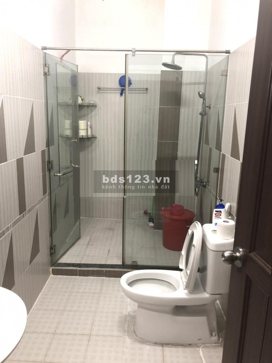 Hẻm 1 xẹt xe hơi ra vào, đường CMT8 Q10. Trệt 2 Lầu 3PN, 3WC giá 22tr