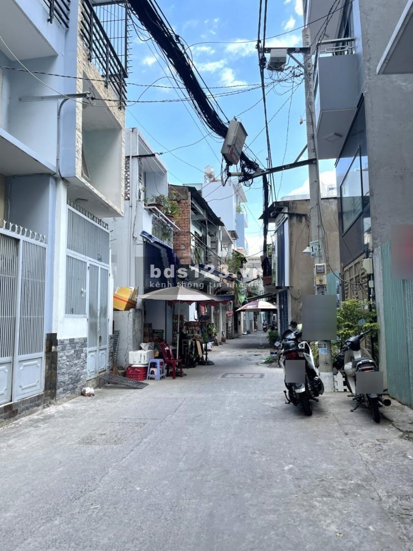 Hẻm 1 xẹt xe hơi ra vào, đường CMT8 Q10. Trệt 2 Lầu 3PN, 3WC giá 22tr