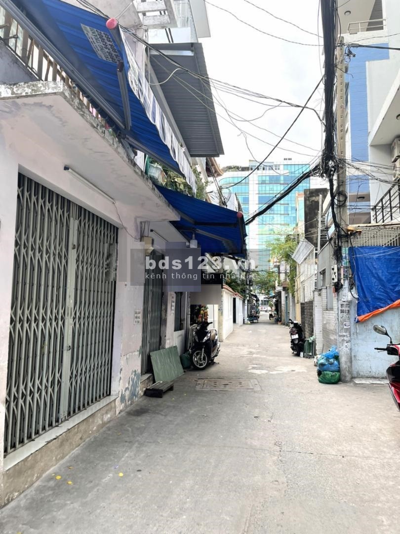 Hẻm 1 xẹt xe hơi ra vào, đường CMT8 Q10. Trệt 2 Lầu 3PN, 3WC giá 22tr