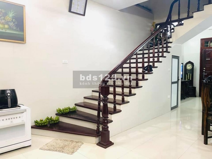 Nhà đẹp phố Hoàng Cầu, diện tích 55m2, 15m ra ô tô, 2 mặt ngõ, tặng full nội thất, giá 7.5 tỷ